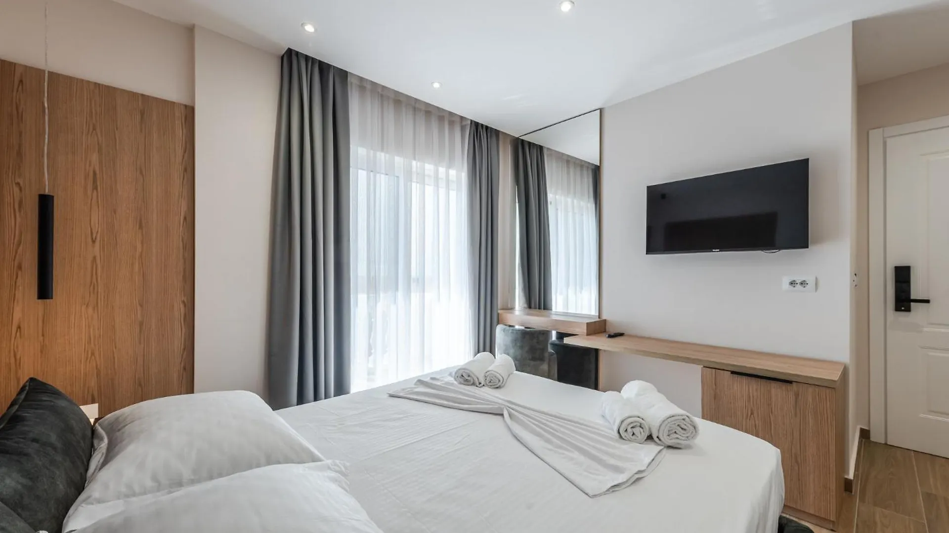 Sea La Vie Suites Golem