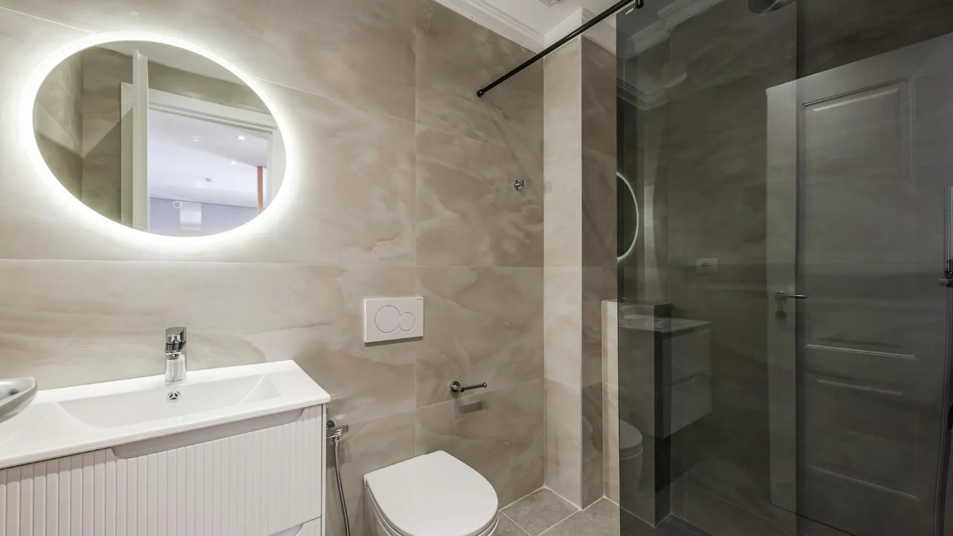 Sea La Vie Suites 골렘 0*,