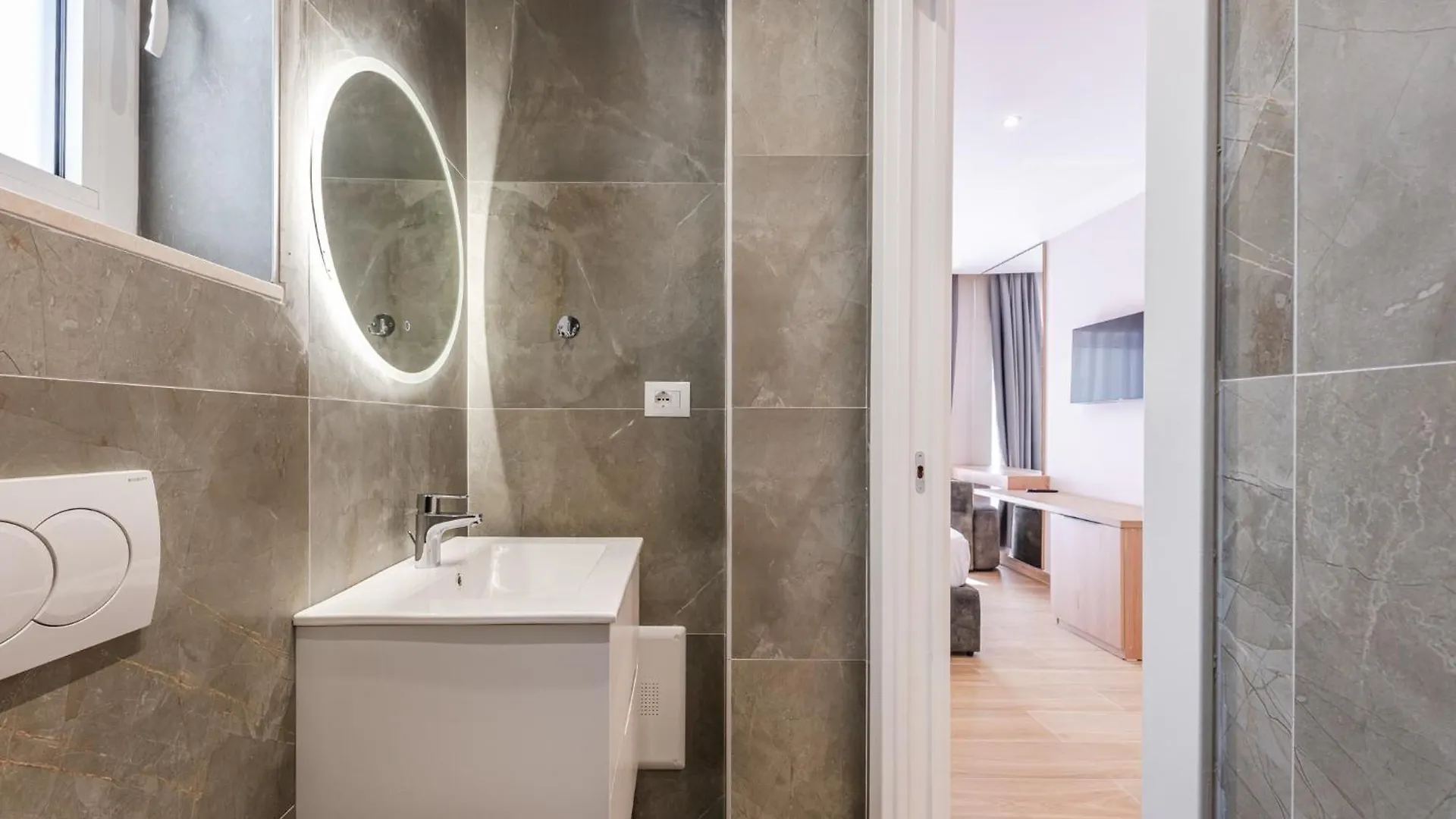 Sea La Vie Suites 골렘
