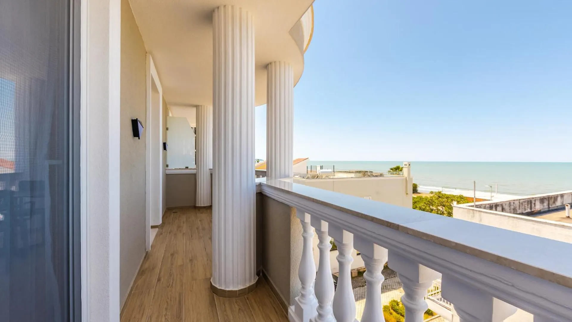 Sea La Vie Suites Golem  Hotell Golem (Tirana)