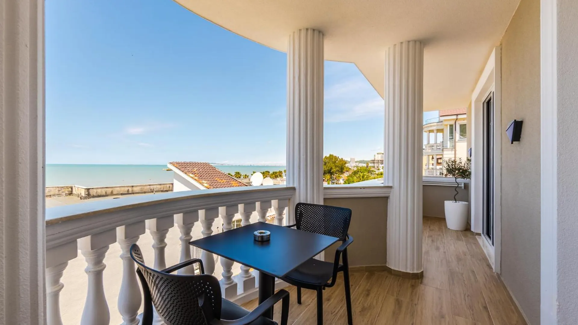 Otel Sea La Vie Suites Golem  Arnavutluk