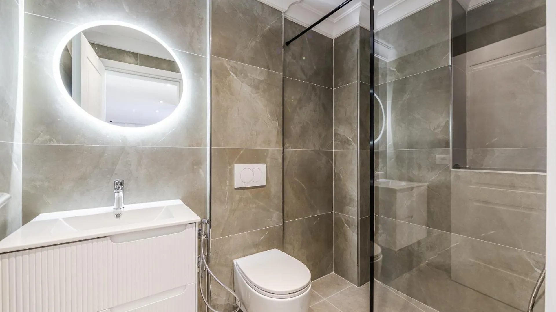 Sea La Vie Suites Golem  Hotell