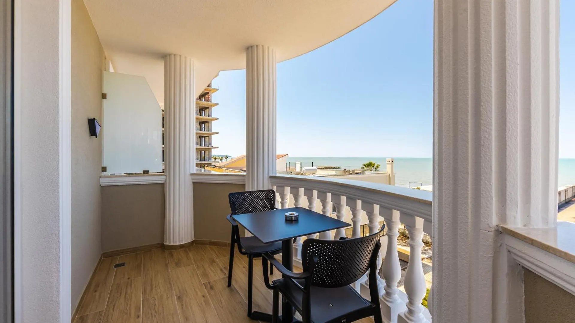 Sea La Vie Suites ゴーレム