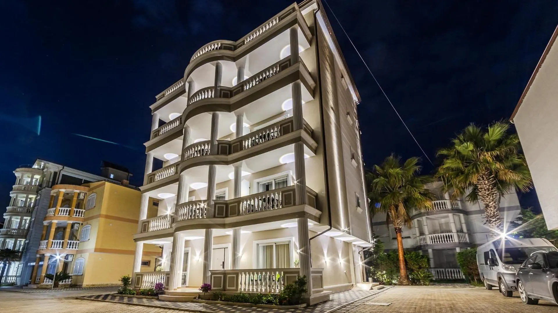 Sea La Vie Suites Golem